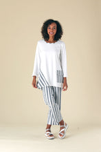 Load image into Gallery viewer, Fenini 3/4 Sleeve Patch Top - Style C45441
